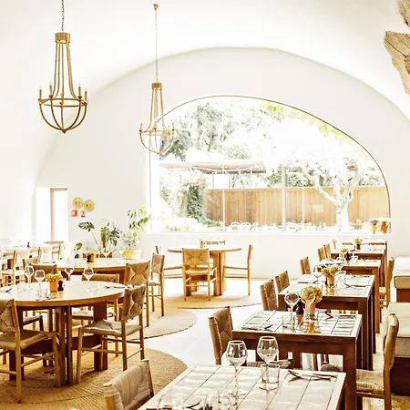 Le Moulin, Lourmarin, A Beaumier Lourmarin