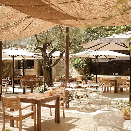 Le Moulin, Lourmarin, A Beaumier 4*