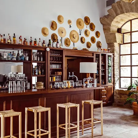 Le Moulin, Lourmarin, A Beaumier 4*