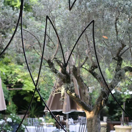 فندق Le Moulin, Lourmarin, A Beaumier 4*
